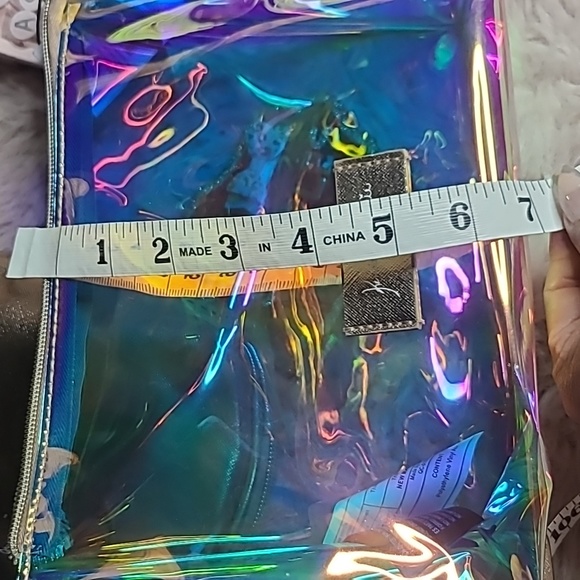 Kendall and Kylie Make up Bag Set Iridescent Pink and Rose Gold - Picture 4 of 5